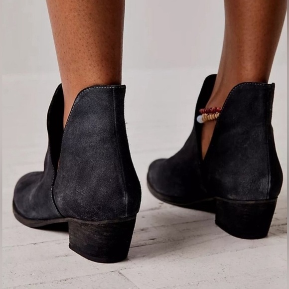 Free People Shoes - 373. NWT Free People Charm Double V Ankle 39 (9)